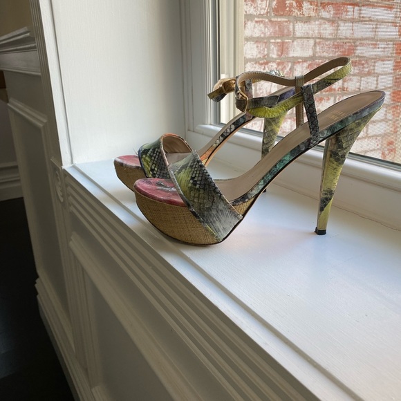 Stuart Weitzman Python 🐍 heels - Picture 4 of 5